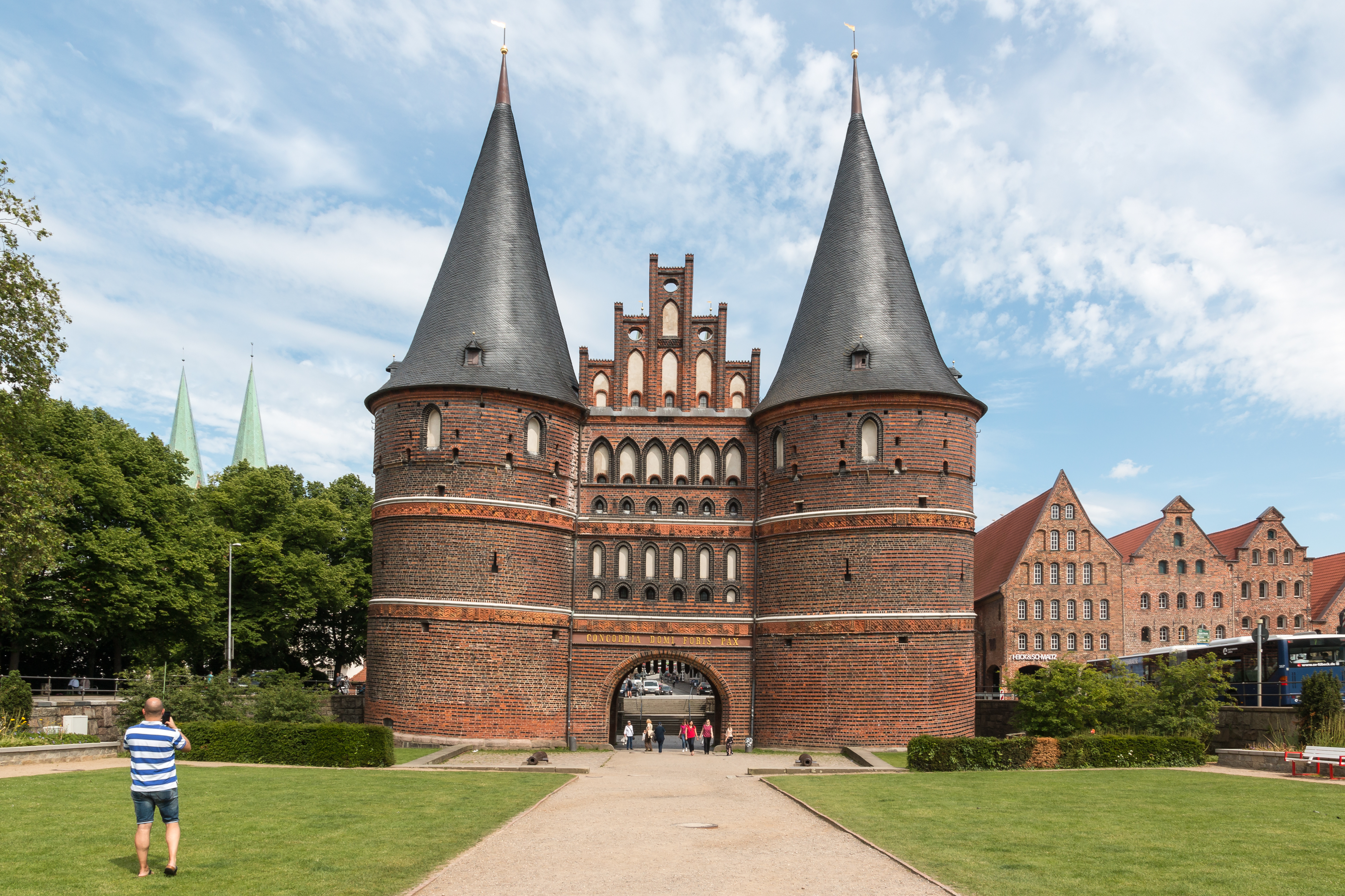 Lübeck, Holstentor -- 2017 -- 0301