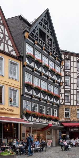 Cochem, Marktplatz, Haus mit Glockenspiel -- 2018 -- 0054