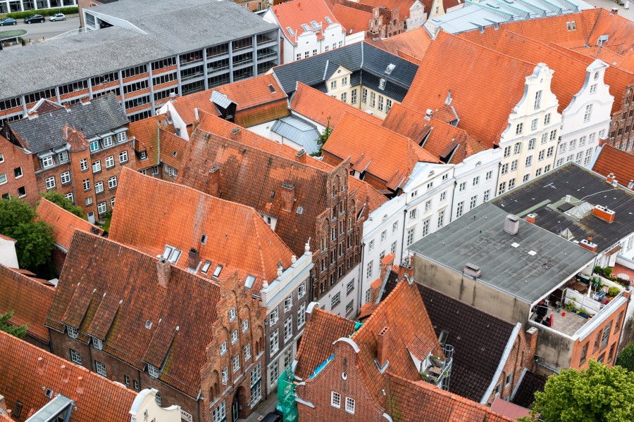 Lübeck, Aussicht vom Turm der St.-Petri-Kirche, Große Petersgrube -- 2017 -- 0351