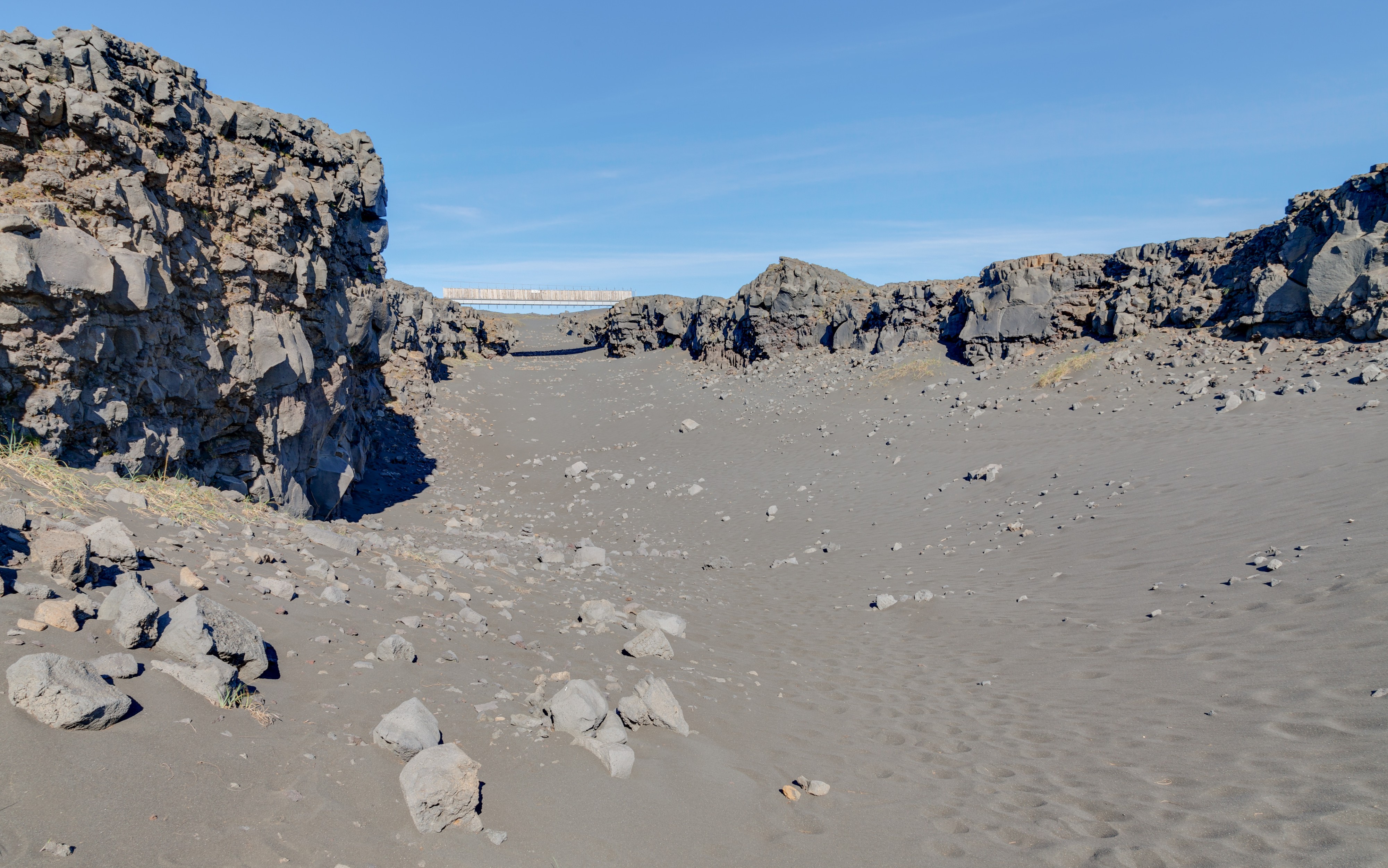 Placas tectónicas de Eurasia y Norteamérica, Suðurnes, Islandia, 2014-08-13, DD 026-028 HDR