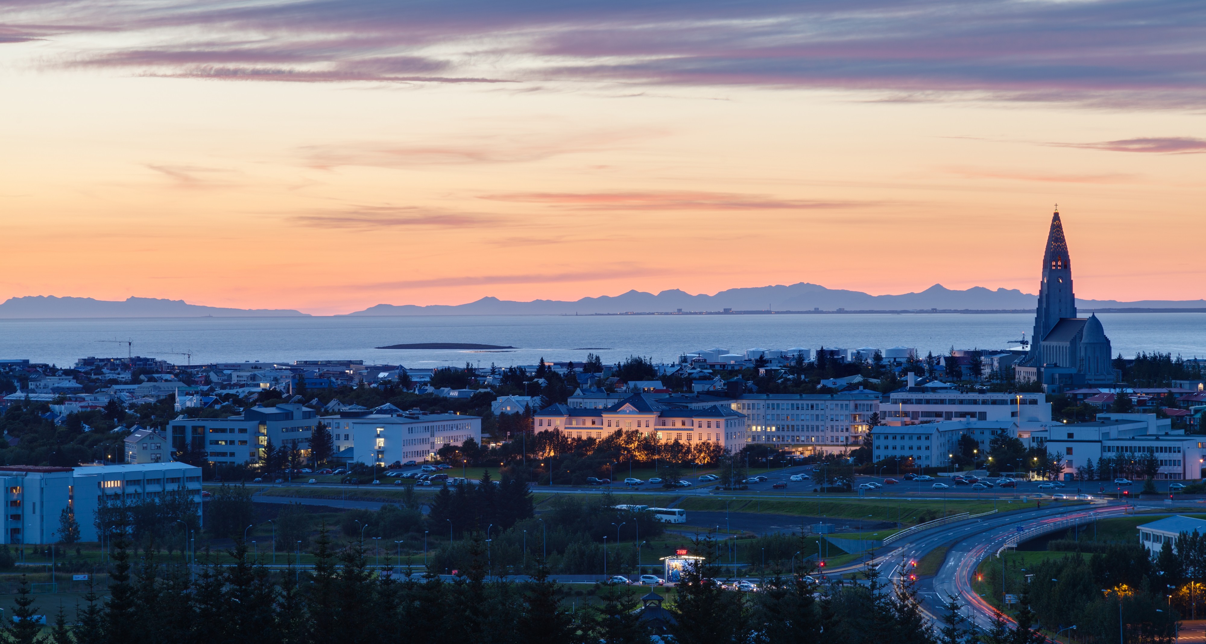 Vista de Reikiavik desde Perlan, Distrito de la Capital, Islandia, 2014-08-13, DD 146-148 HDR