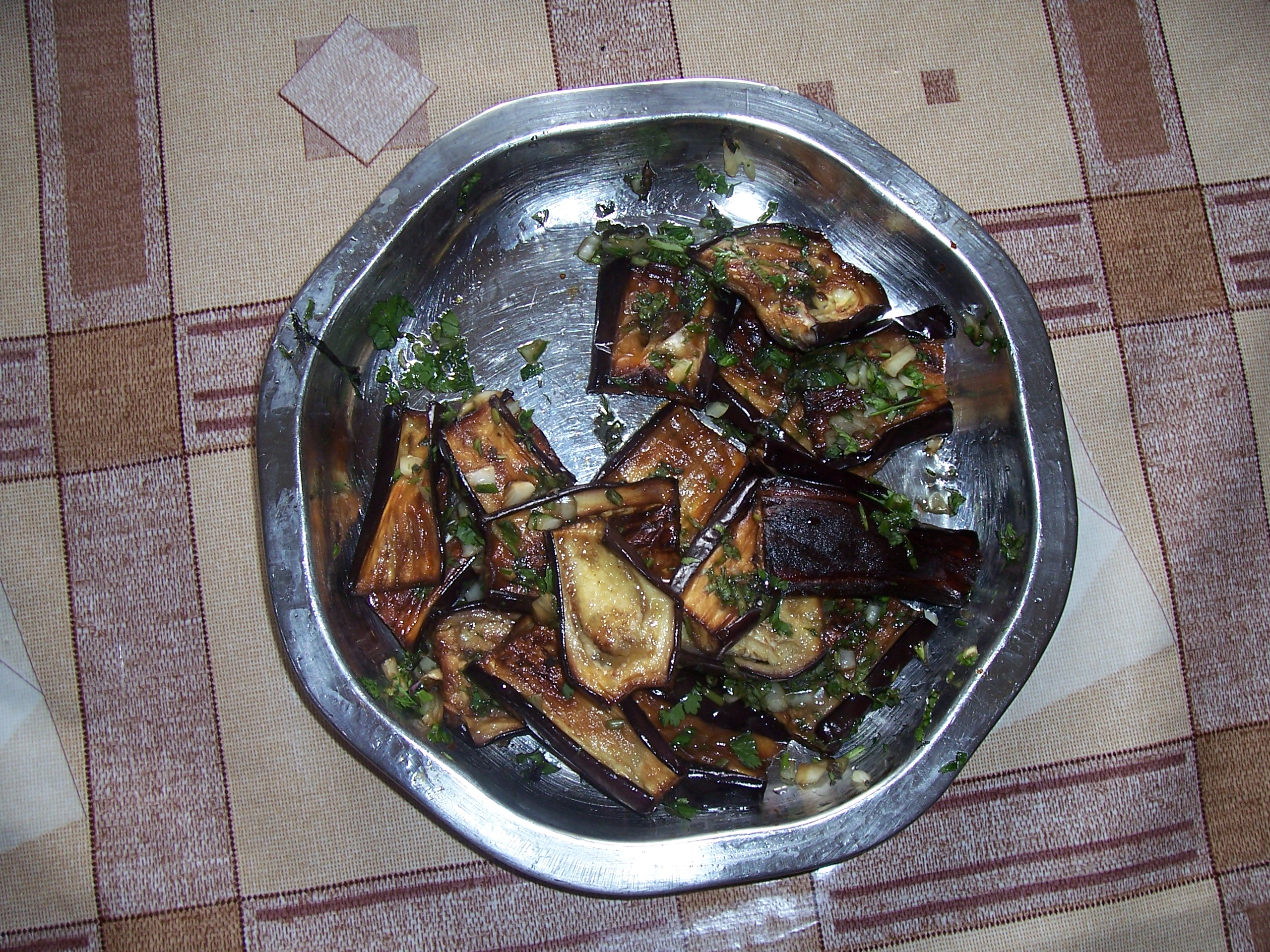 Badridjani with garlic