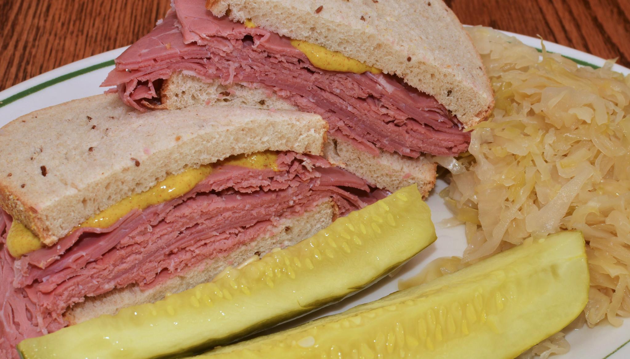 Mmm... corned beef on rye with a side of kraut (7711551990)