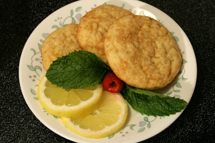 Lemon cookies on a round plate