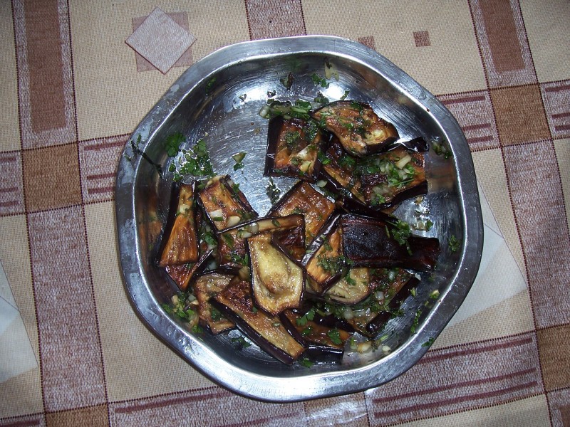 Badridjani with garlic