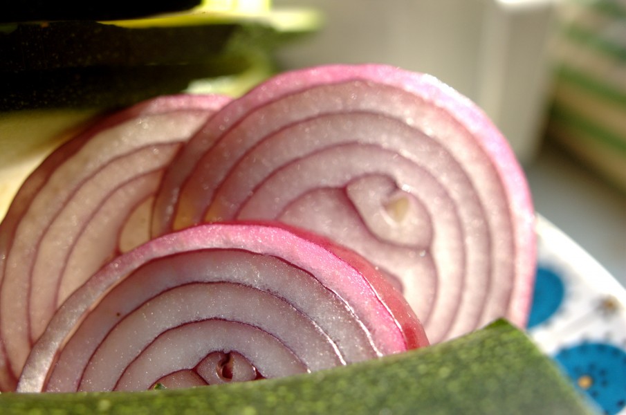Red onion closeup 1