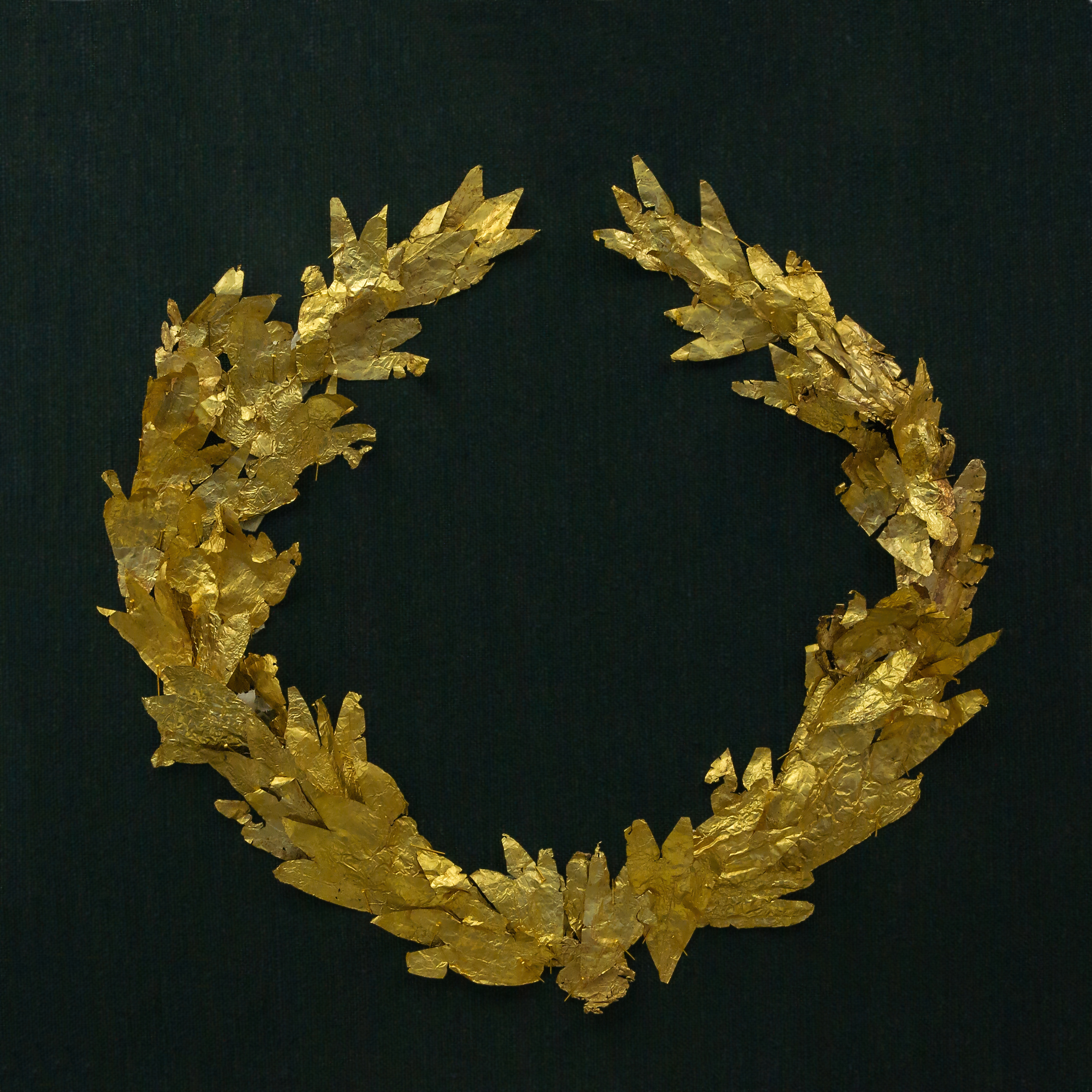 Golden laurel wreath T HL 04 Kerameikos Athens