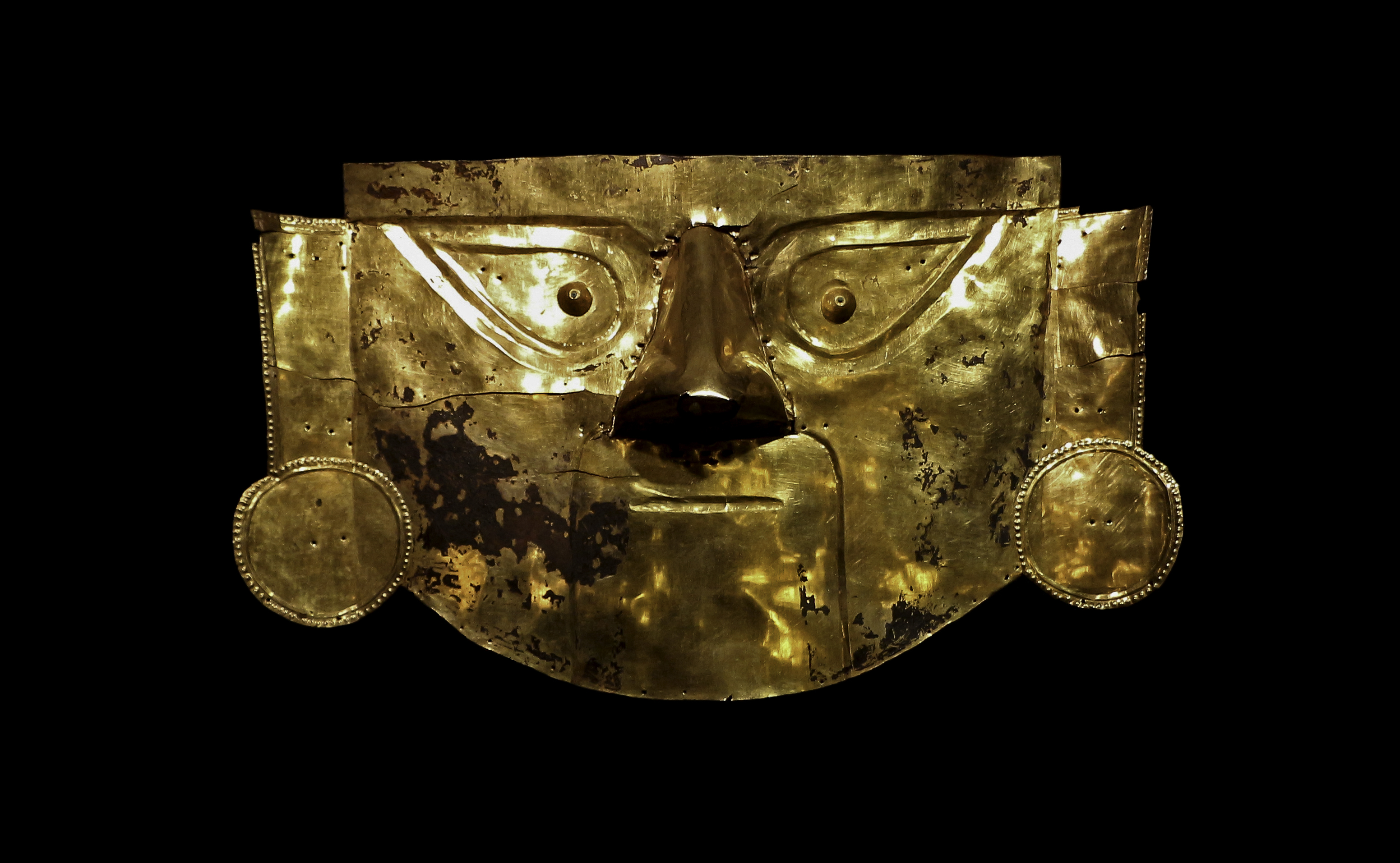 Lambayeque gold mask