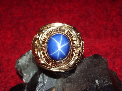 Penn Morton College 1971 class ring. Star saphire, 10 ct yellow gold