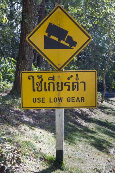 Thailand Traffic-signs Warning-sign-02a