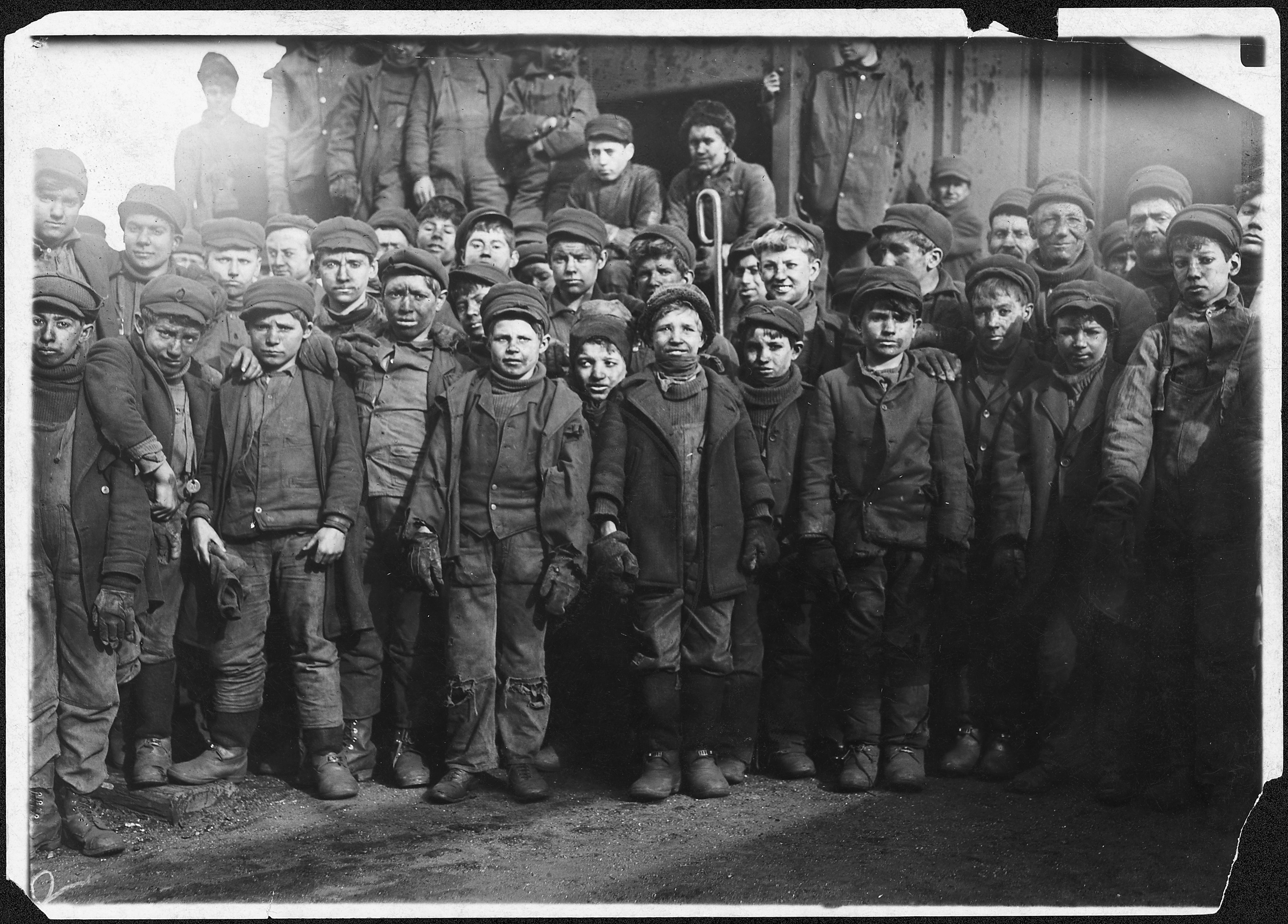 Breaker boys working in Ewen Breaker. S. Pittston, Pa. - NARA - 523379