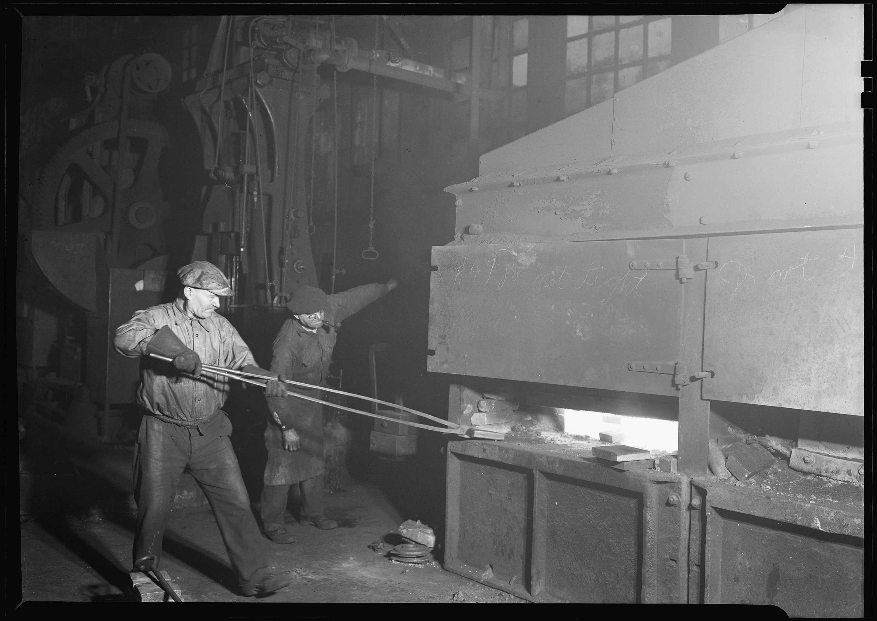 Eddystone, Pennsylvania - Railroad parts. Baldwin Locomotive Works. A modern blacksmith's furnace (or forge) in the... - NARA - 518707