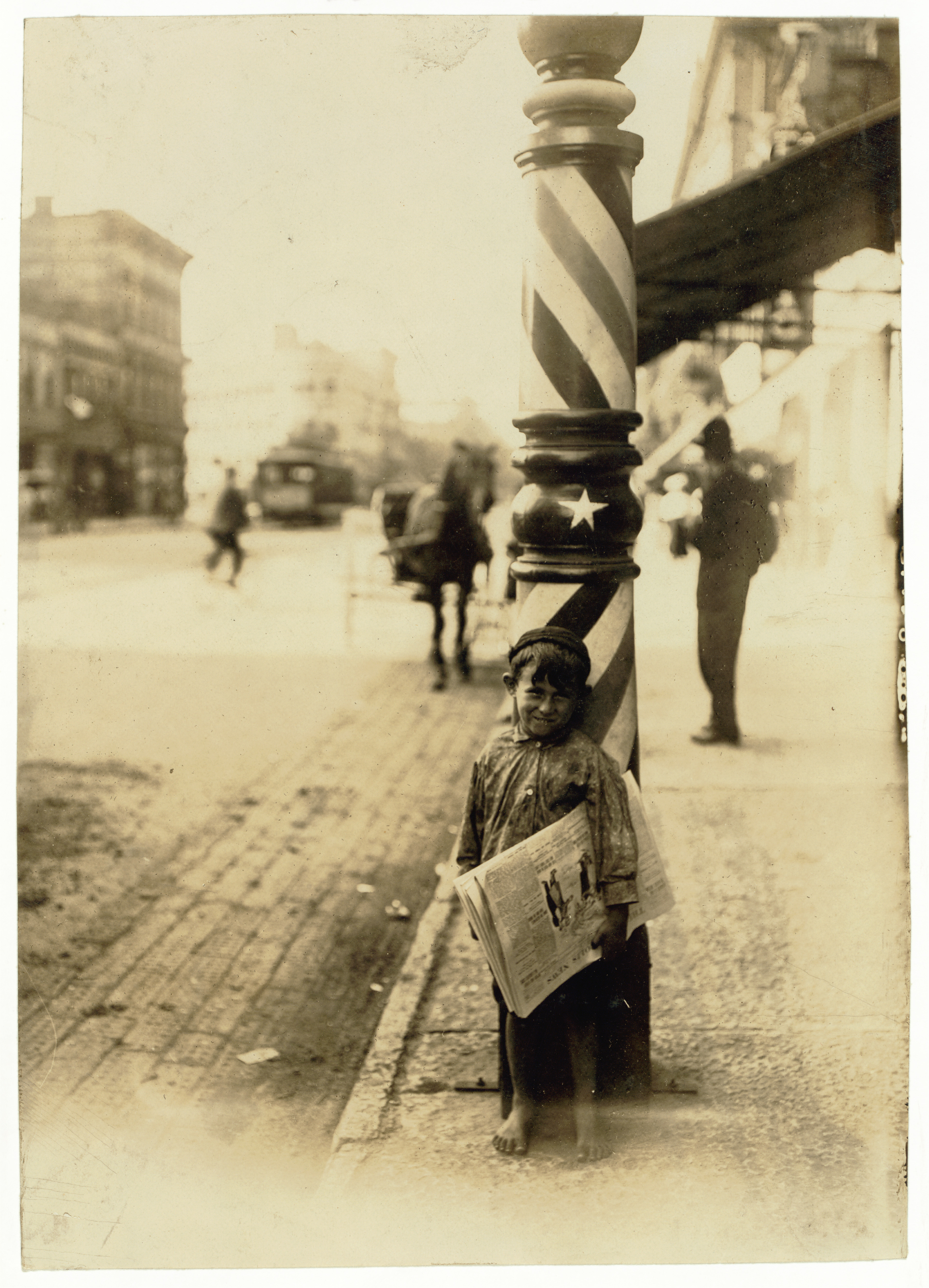 Lewis Hine, Indianapolis newsboy, 41 inches high, 1908