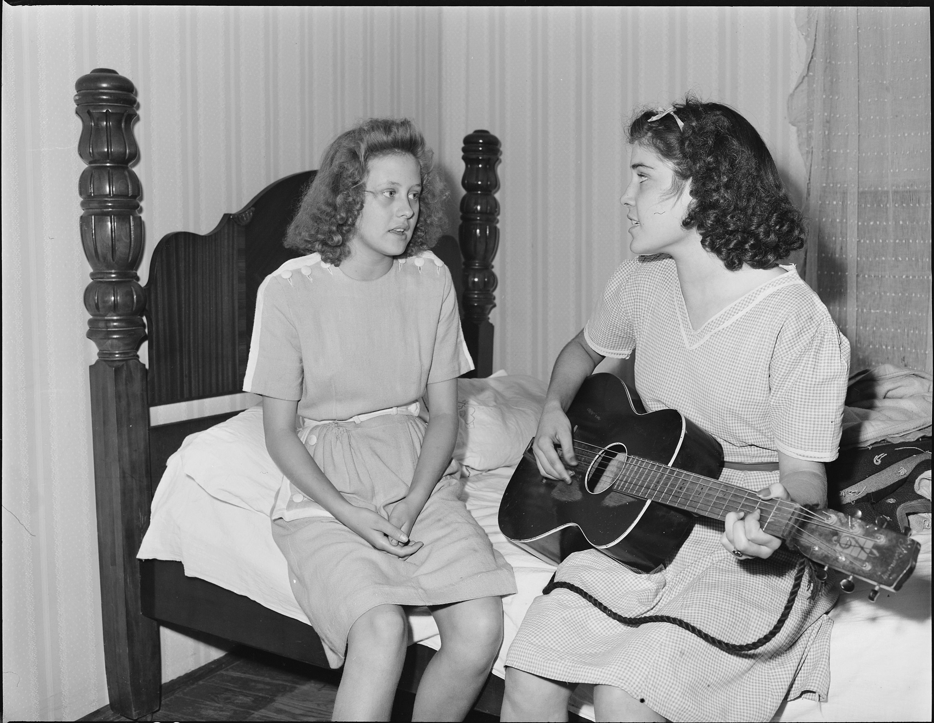 Merida Combs, singing while Virginia Dobbs plays the guitar. Southern Coal Corporation, Bradshaw Mine, Bradshaw... - NARA - 541040