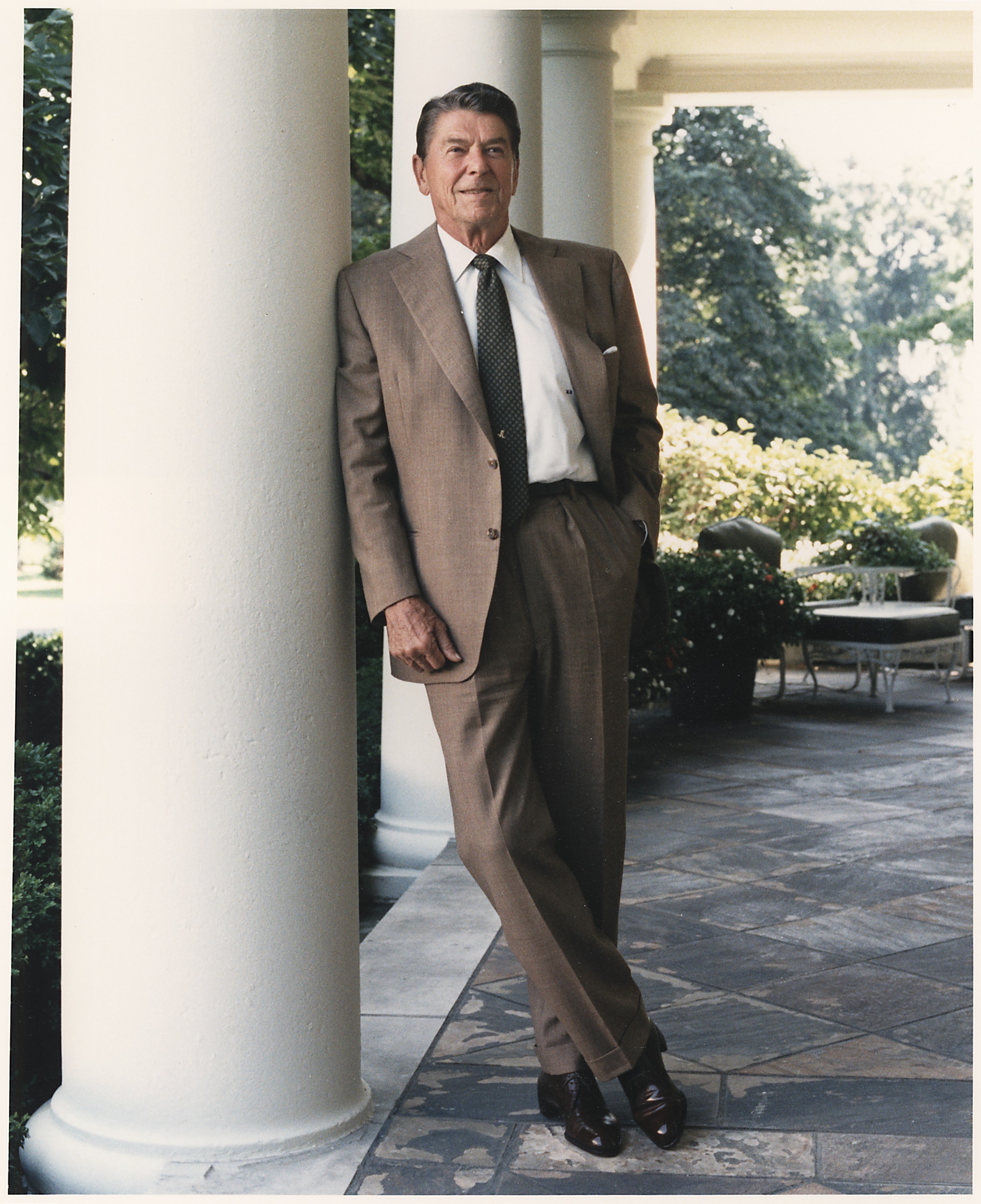 Photograph of President Reagan posing on the White House Colonnade - NARA - 198553