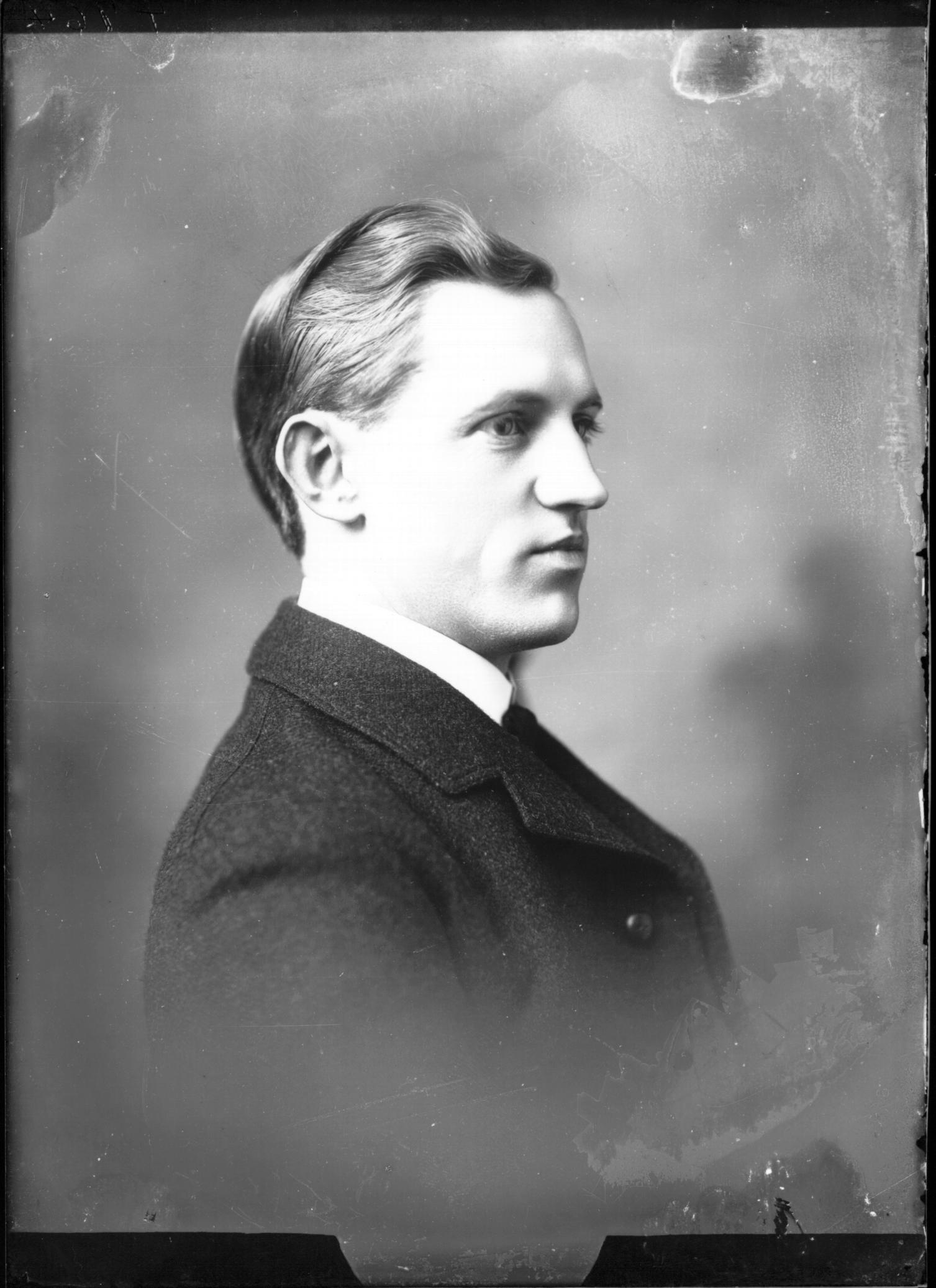 Portrait photograph of Charles Hetrich 1902 (3192715162)