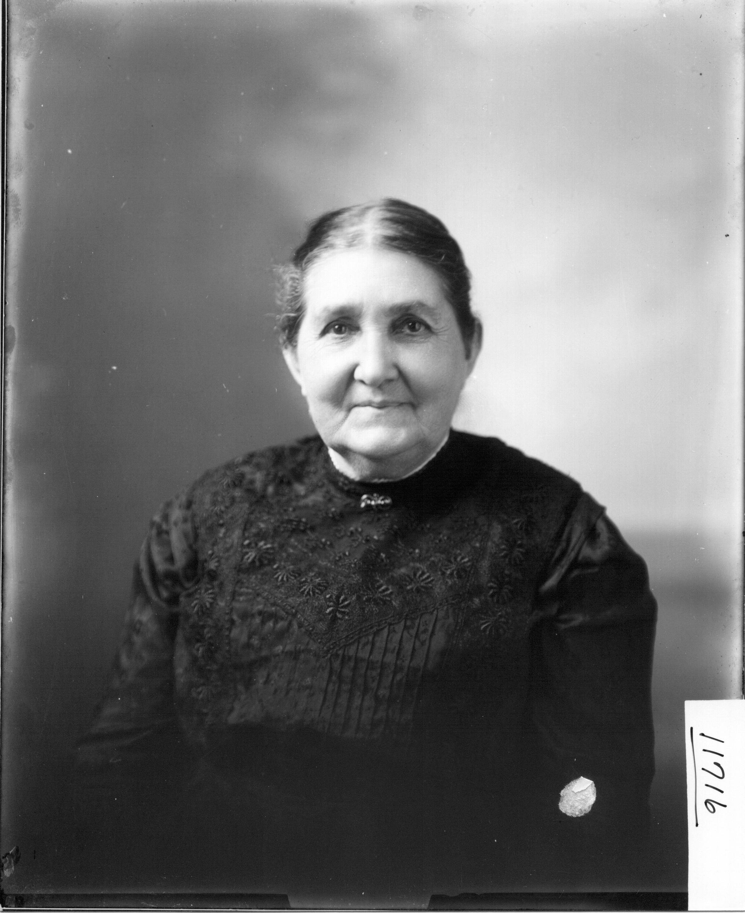 Portrait photograph of Mrs. Joseph Shafer 1912 (3191315503)