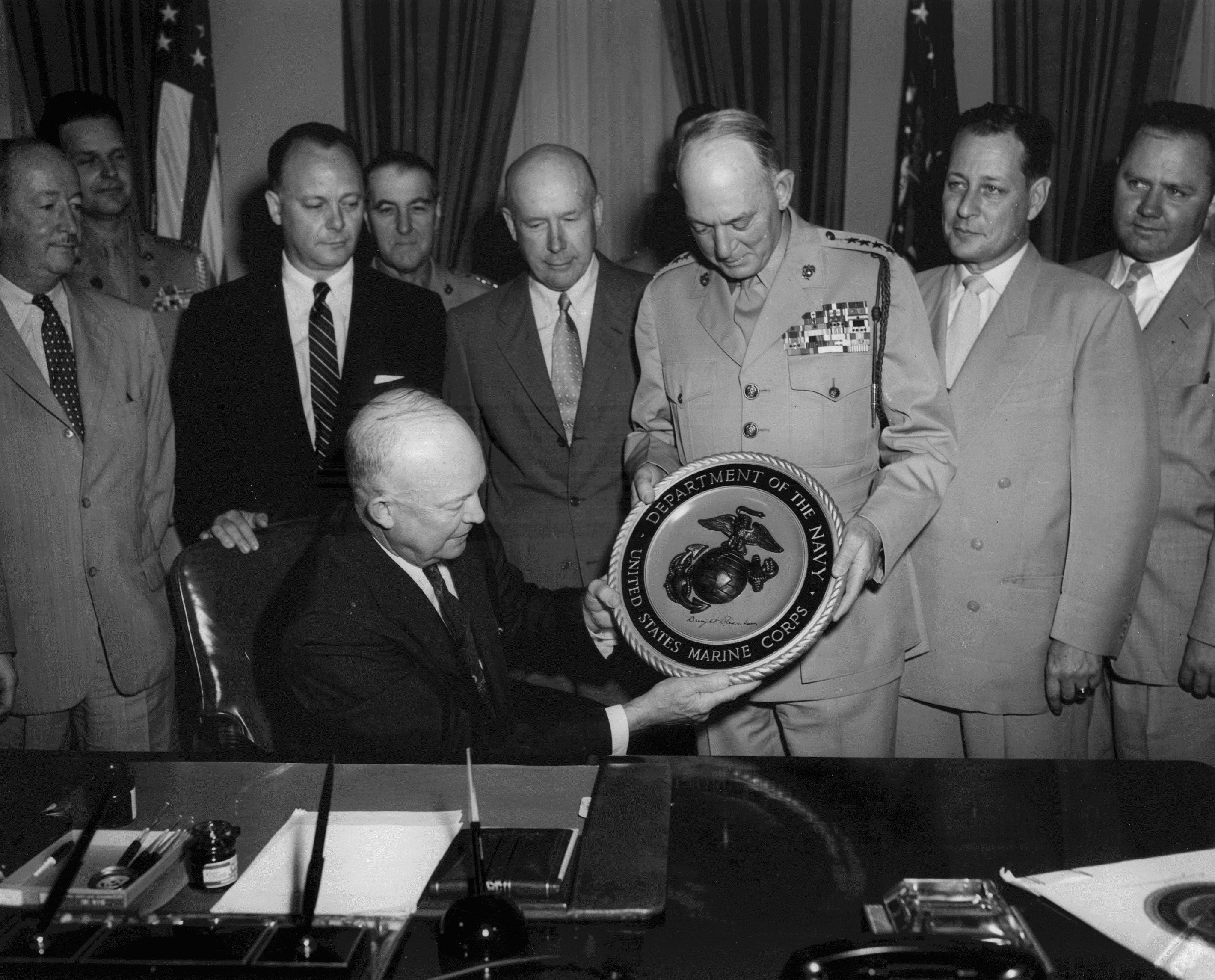 President Eisenhower Presents Marine Corps Seal, 22 June 1954 (21541794923)