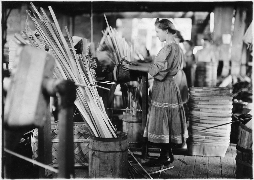 A basket factory. Girls making melon baskets. Evansville, Ind. - NARA - 523099