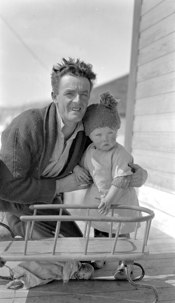Albert Wright with daughter Nellie (23626496483)