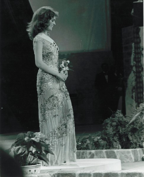 Cristal Montañez in Miss Universe 1977 (3)