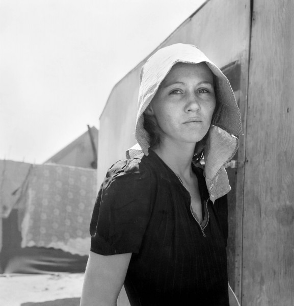 Dorothea Lange, a young migratory mother, originally from Texas, Edison, California, 1940