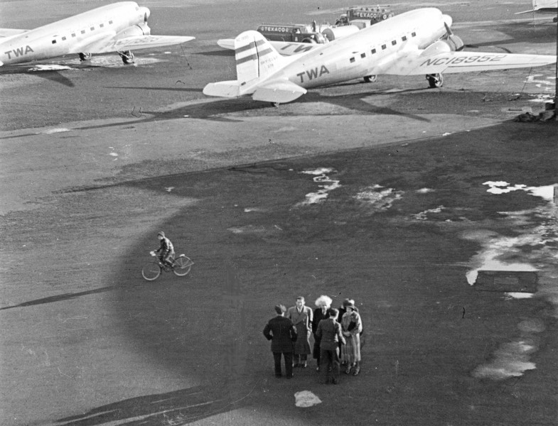 Einstein at Newark Airport in April 1939
