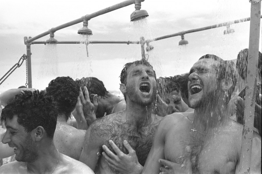 Flickr - Government Press Office (GPO) - Soldiers Shower Near Eilat