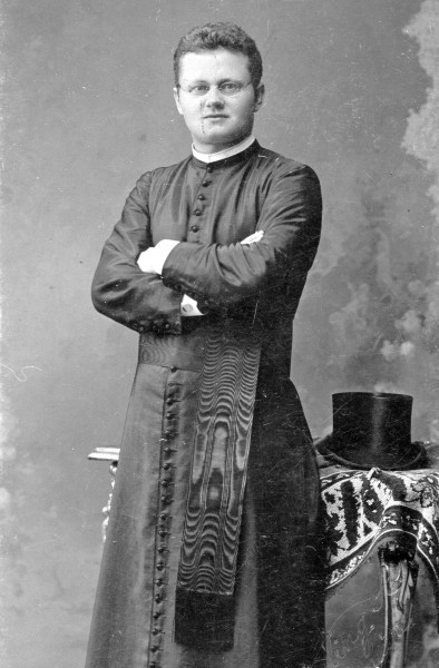 Hamon Róbert (1872 -1934) pápai prelátus és olvasó kanonok, szatmári püspöki egyházmegye. Fortepan 5823