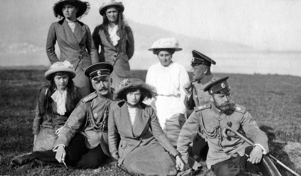 Olga Nikolaevna, Maria Nikolaevna, Anastasia Nikolaevna, Tatiana Nikolaevna, Anya Vyrubova and Tsar Nicolas II in 1914