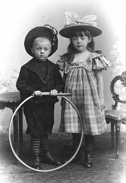 Siblings 1900 hg