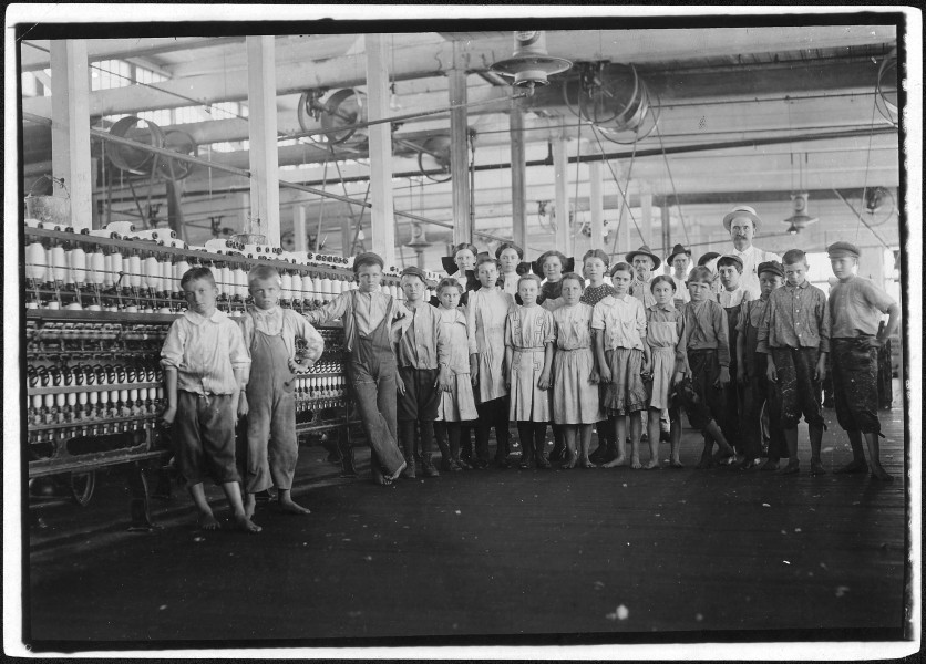 The Supt. and a group of children under 16 years starting work after noon. Yazoo City, Miss. - NARA - 523427
