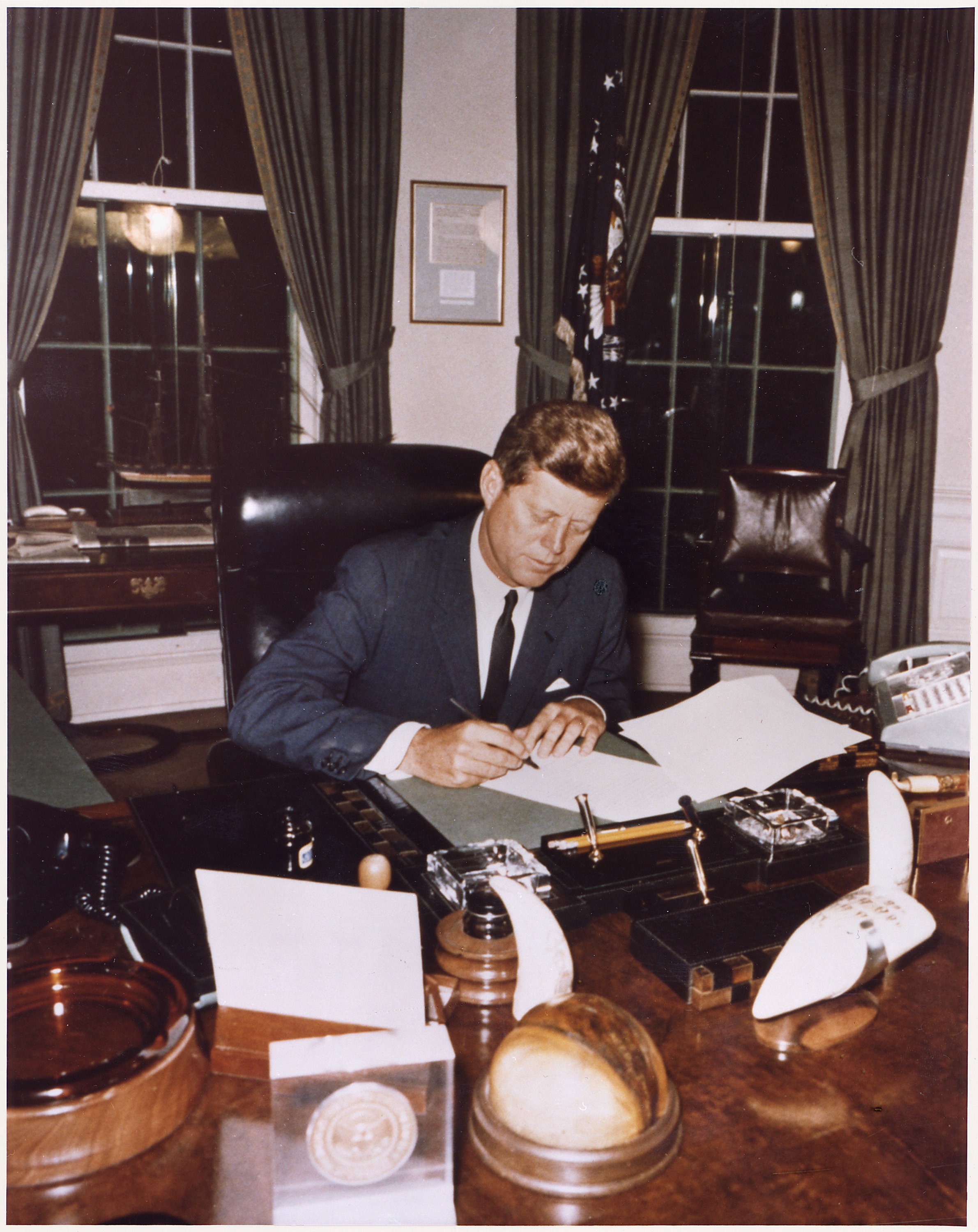 Signing Cuba Quarantine Proclamation. President Kennedy. White House, Oval Office. - NARA - 194218