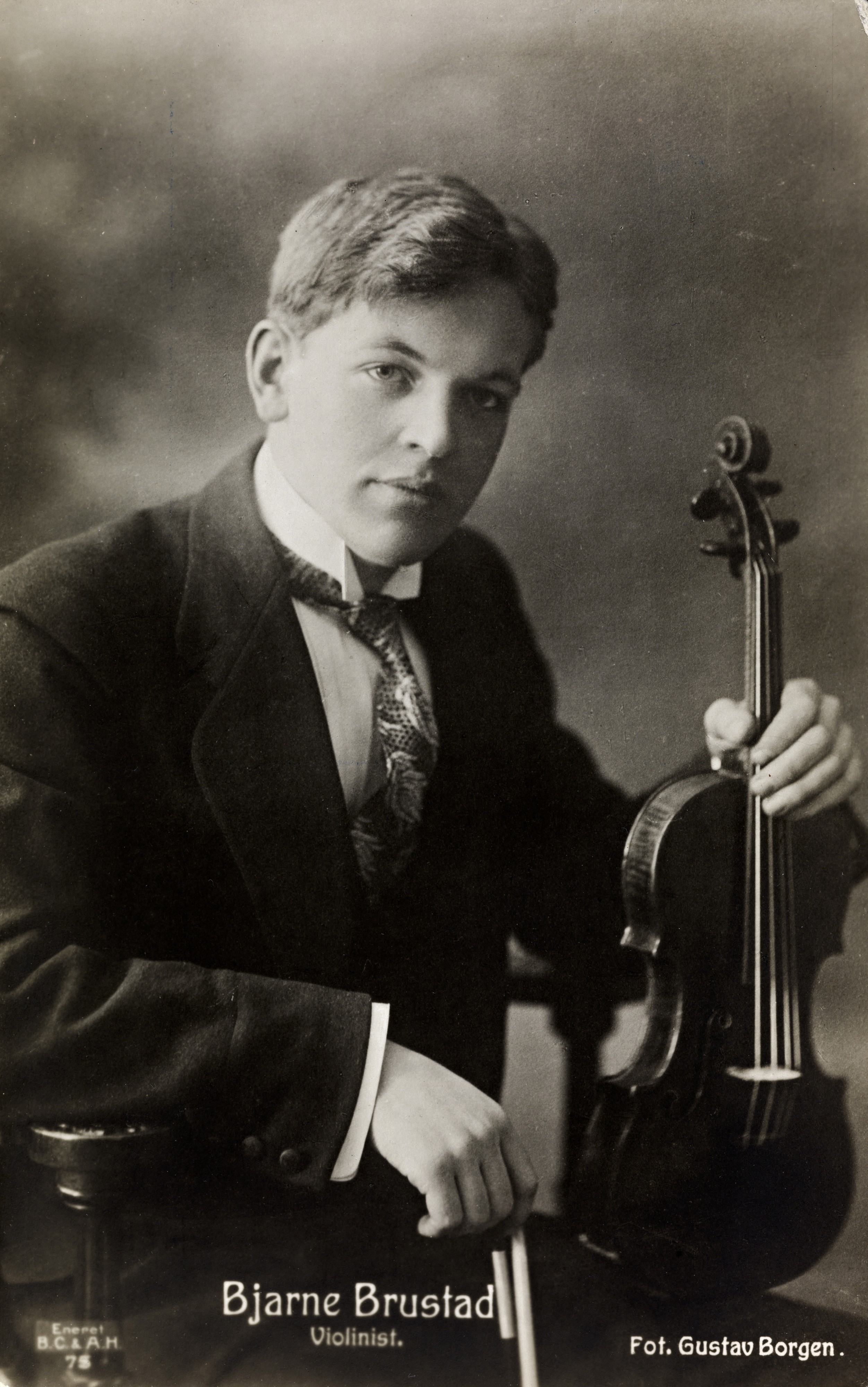 Bjarne Brustad. Violinist.