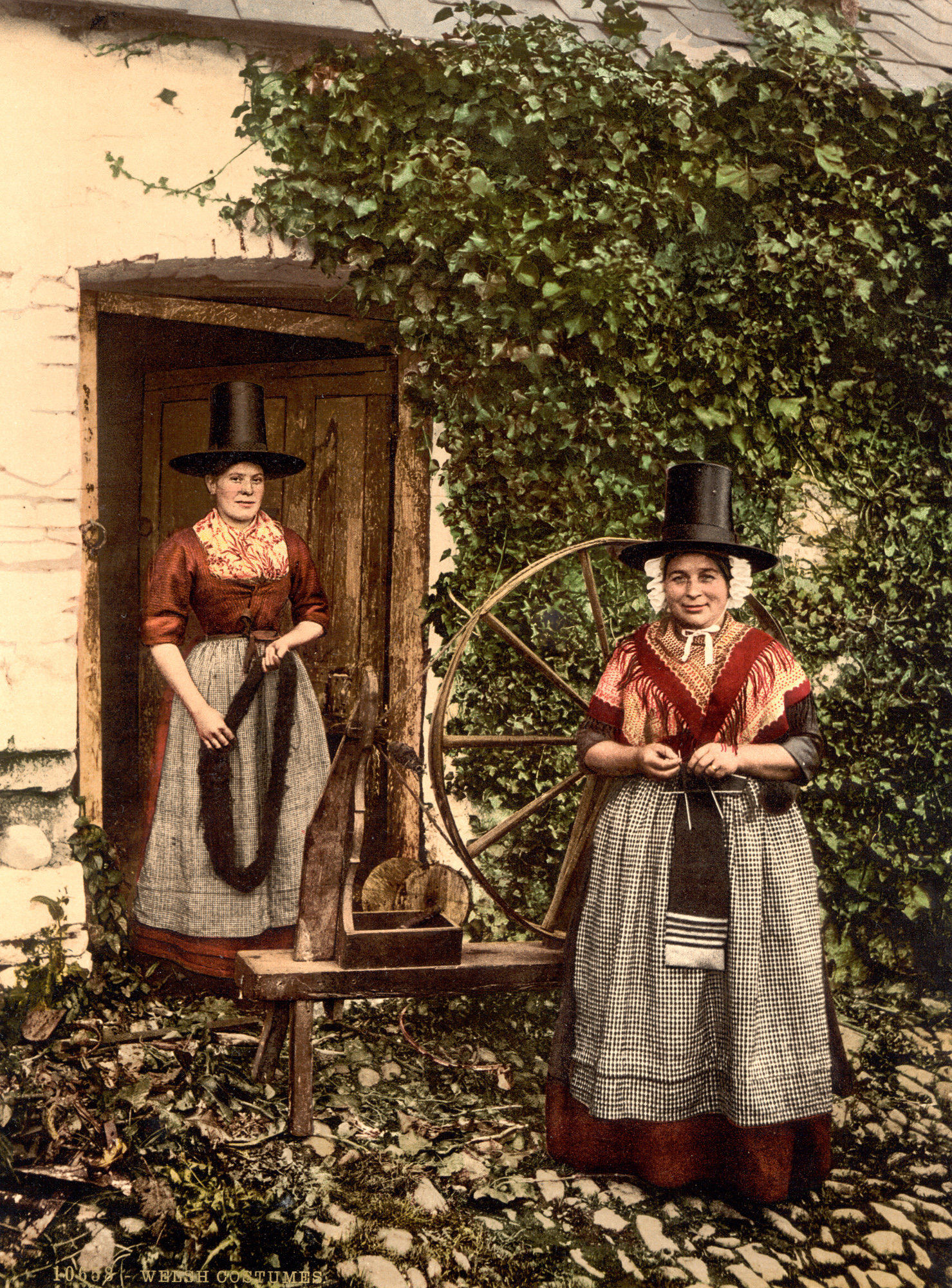 Welsh spinners and spinning wheel, Wales, photochrom, ca 1890-1900
