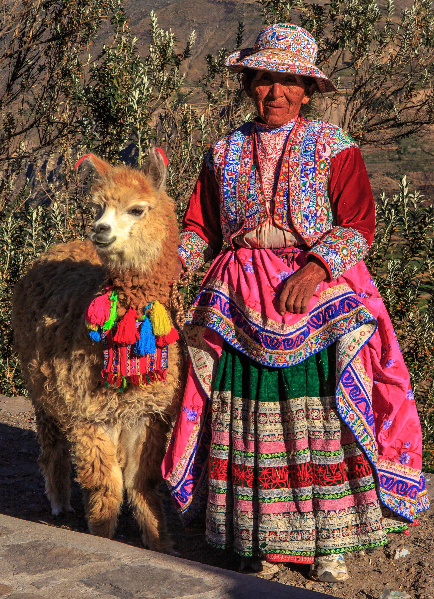 Colourful local dress of the Achoma area, 3500 m (8443308731)