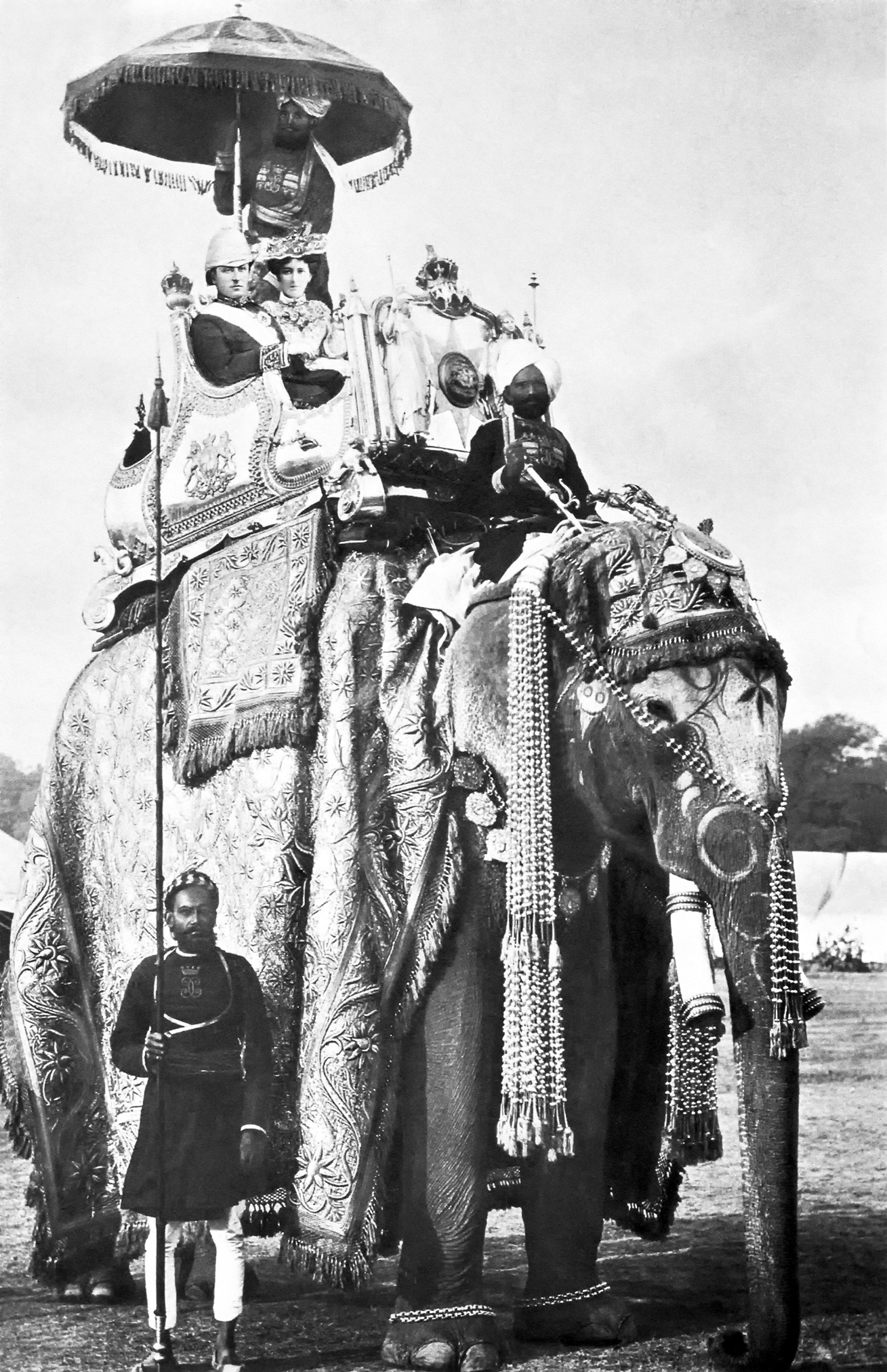 George Curzon and Mary Curzon on the elephant Lakshman Prasad 1902-12-29 in Delhi