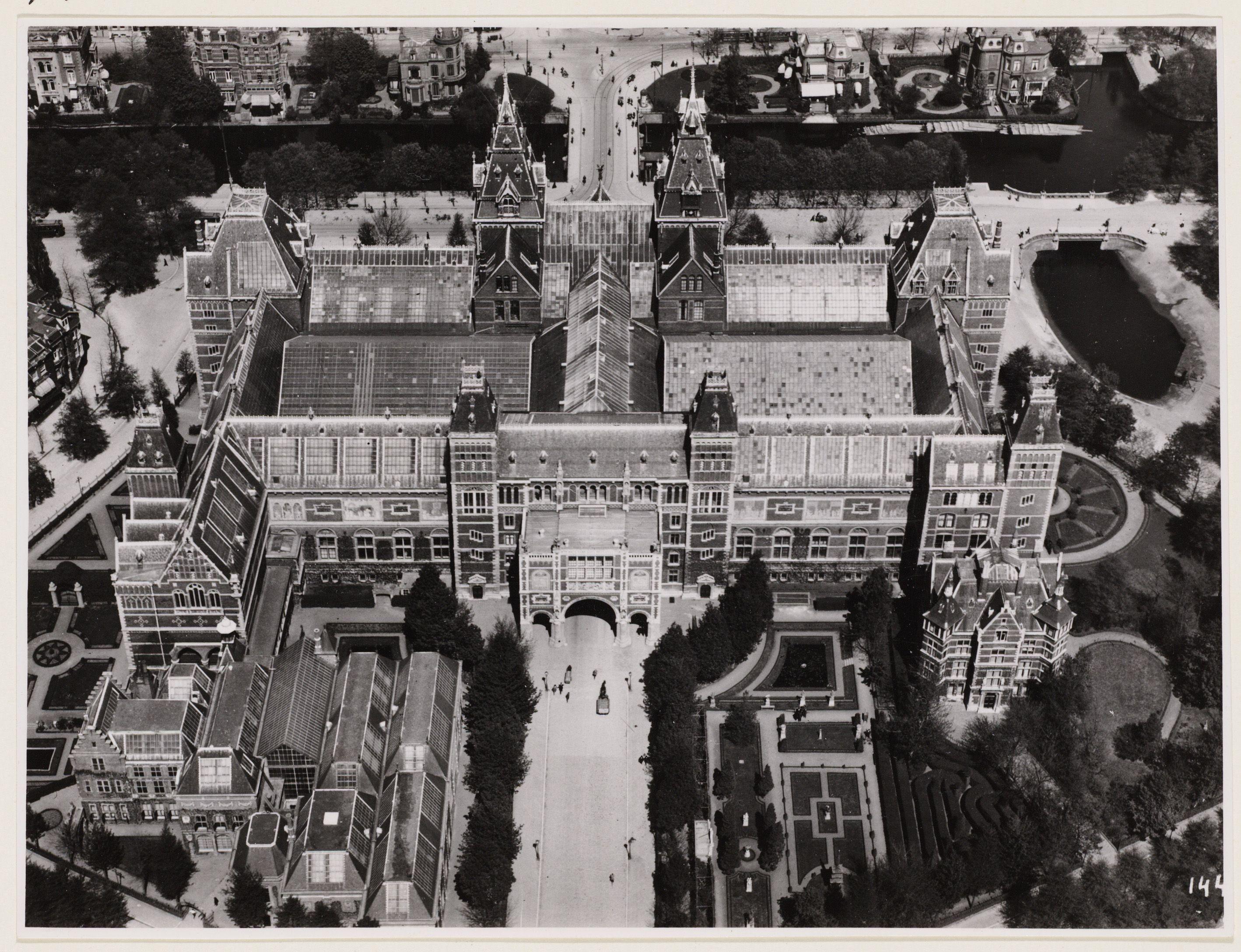 Luchtfoto van het Rijksmuseum 1921