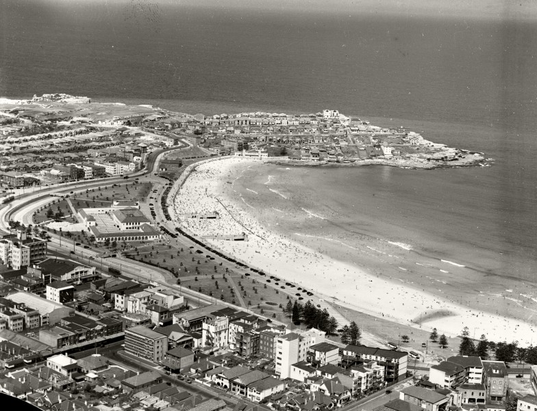 Bondi Beach and Ben Buckler looking North - 1937 (29575135410)