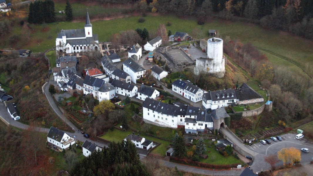 Burg Reifferscheid 002-