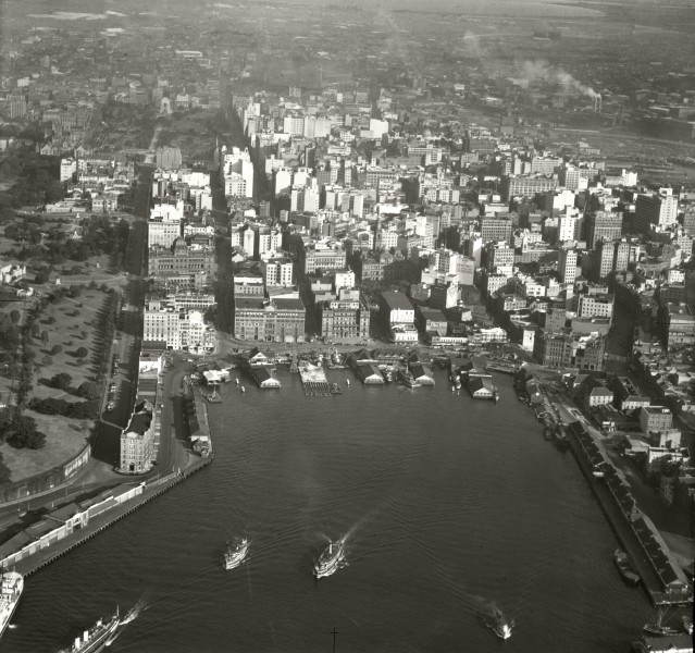 Circular Quay and ferries (29575528440)
