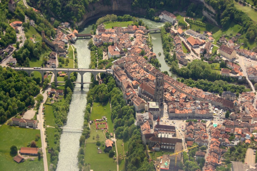 Fribourg vue aérienne de la vieille ville