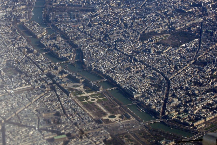 Paris, Île de la Cité and Tuileries from A319 F-GRXA flight FCO-CDG