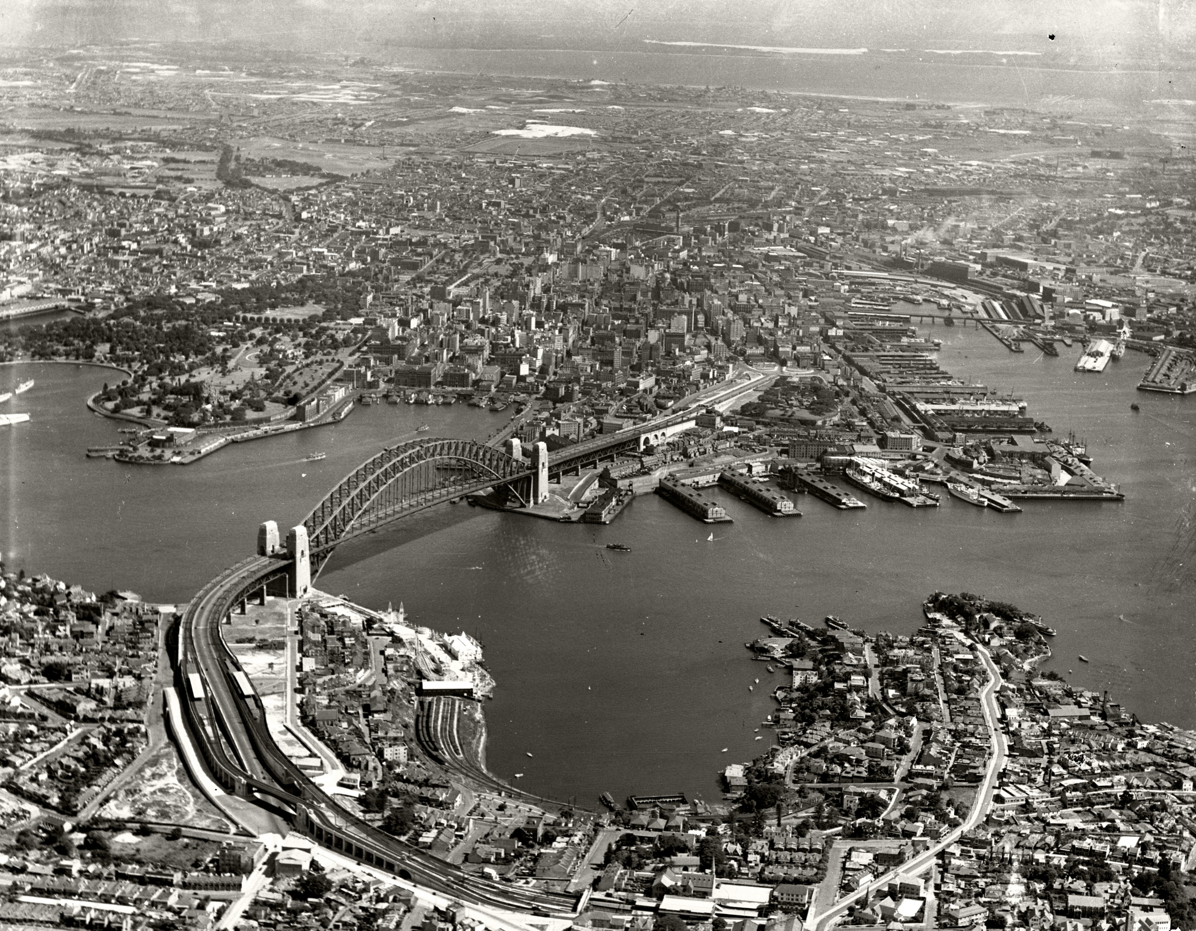 Harbour Bridge and City from North Sydney - 1937 (29964710186)