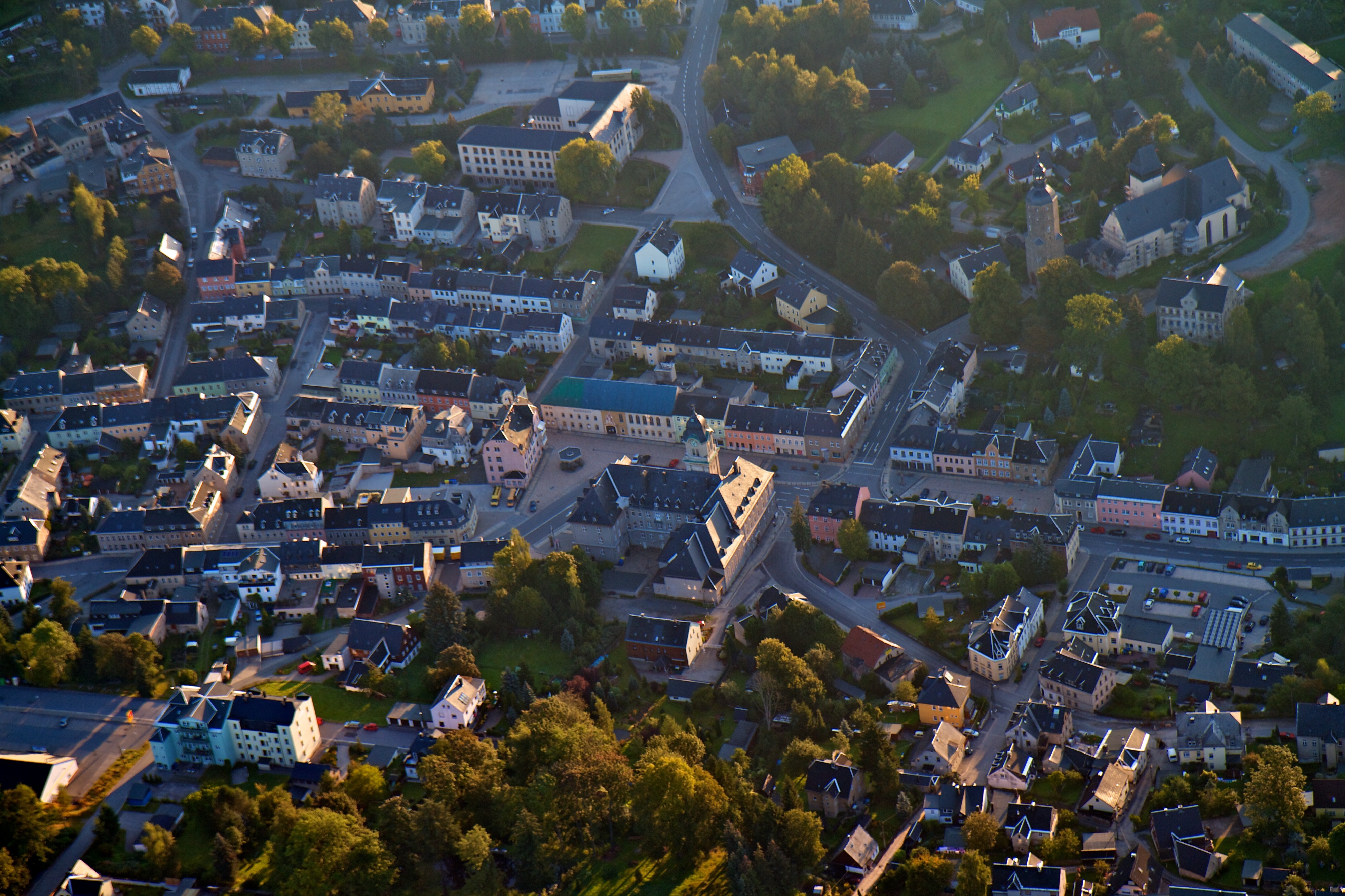 Luftbild der Berg- und Bingestadt Geyer