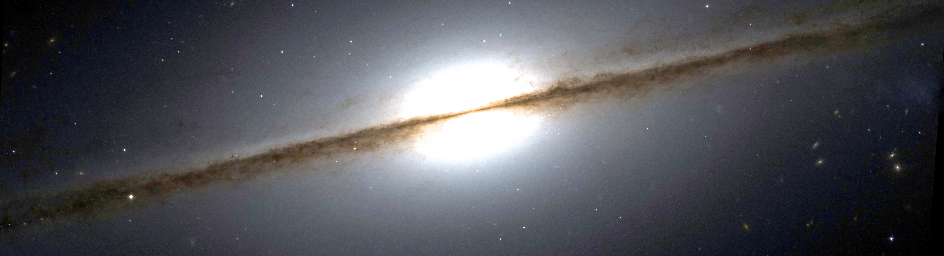 NGC 7814 Hubble WikiSky