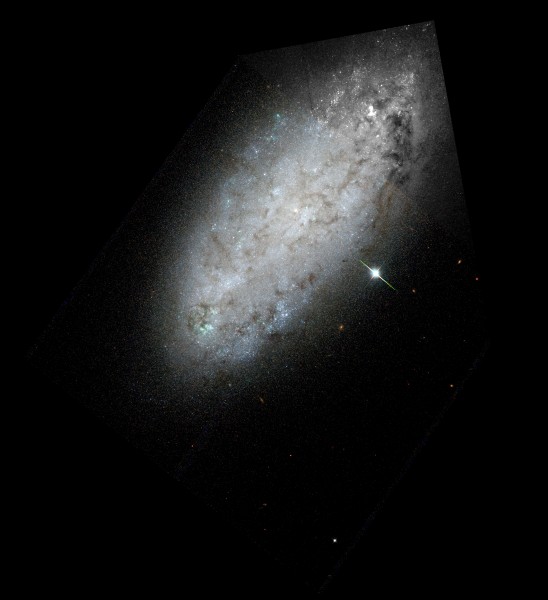 NGC2976-hst-R814G606B475