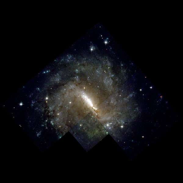 NGC3059-hst-R814G606B450