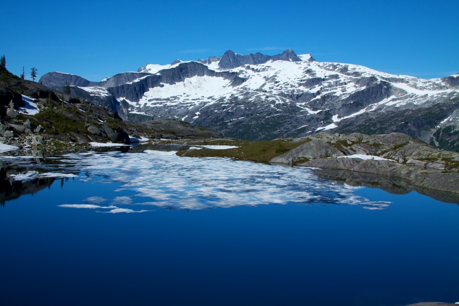 Deep blue alpine lakes (6443861847)