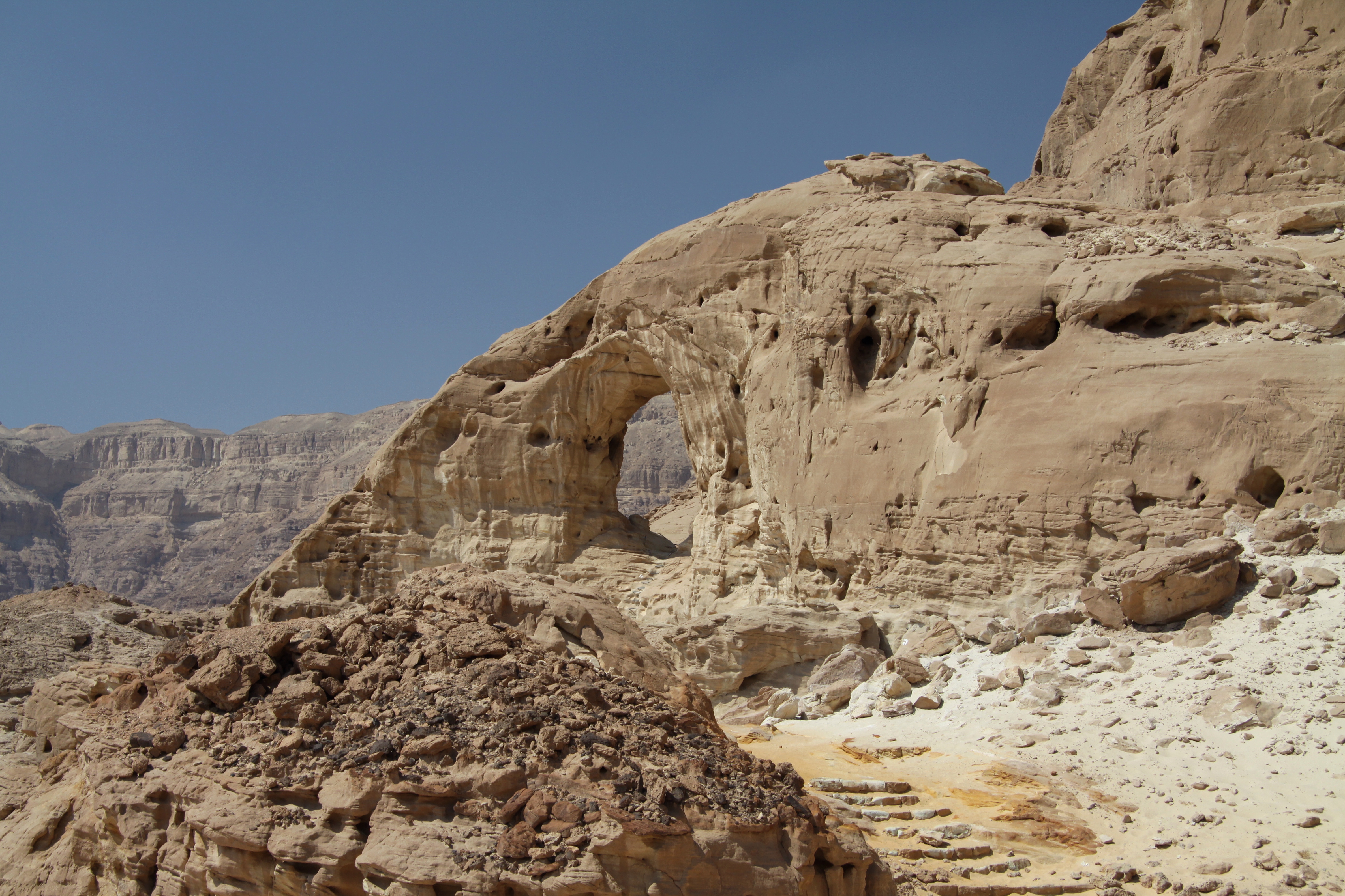 Arches in Timna Park in summer 2011 (5)